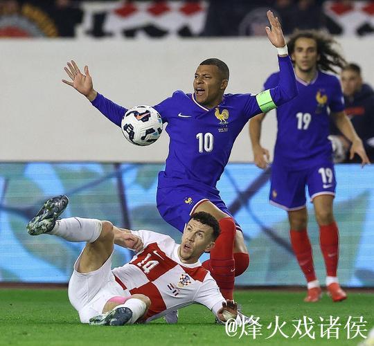 佩里西奇传射迈尼昂扑点 克罗地亚主场2-0法国占先机